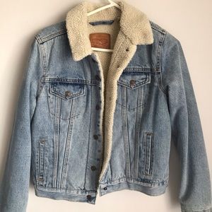 Super comfy Levi’s Sherpa